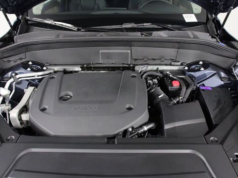 New 2025 Volvo XC90 B6 Core image 12