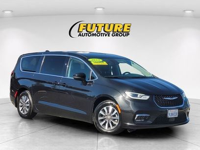 Used 2023 Chrysler Pacifica Touring-L