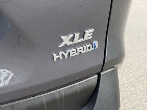 Certified 2023 Toyota RAV4 XLE w/ Convenience Package image 9