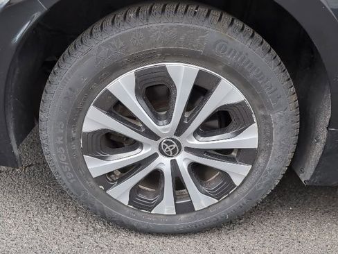 Used 2022 Toyota Corolla LE image 9