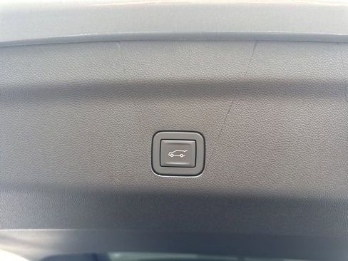 Used 2026 GMC Yukon Denali w/ Sun & Power Step Package image 6