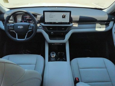 Certified 2025 Ford Explorer Platinum w/ Ultimate Package AWD/4WD image 15