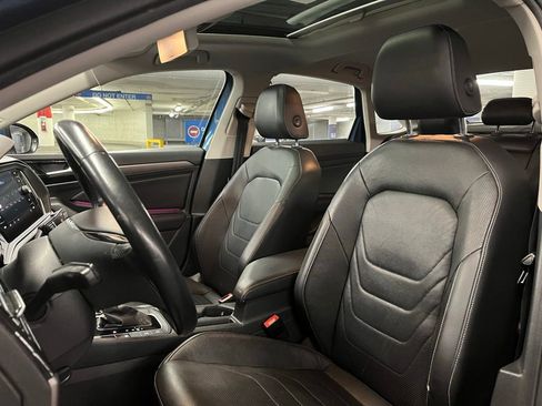 Used 2019 Volkswagen Jetta SEL Premium image 18