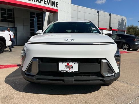 Used 2025 Hyundai Kona SEL image 4