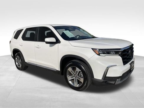 Used 2025 Honda Pilot EX-L image 3