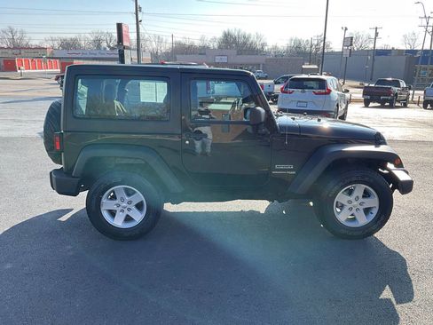 Used 2018 Jeep Wrangler Sport image 6