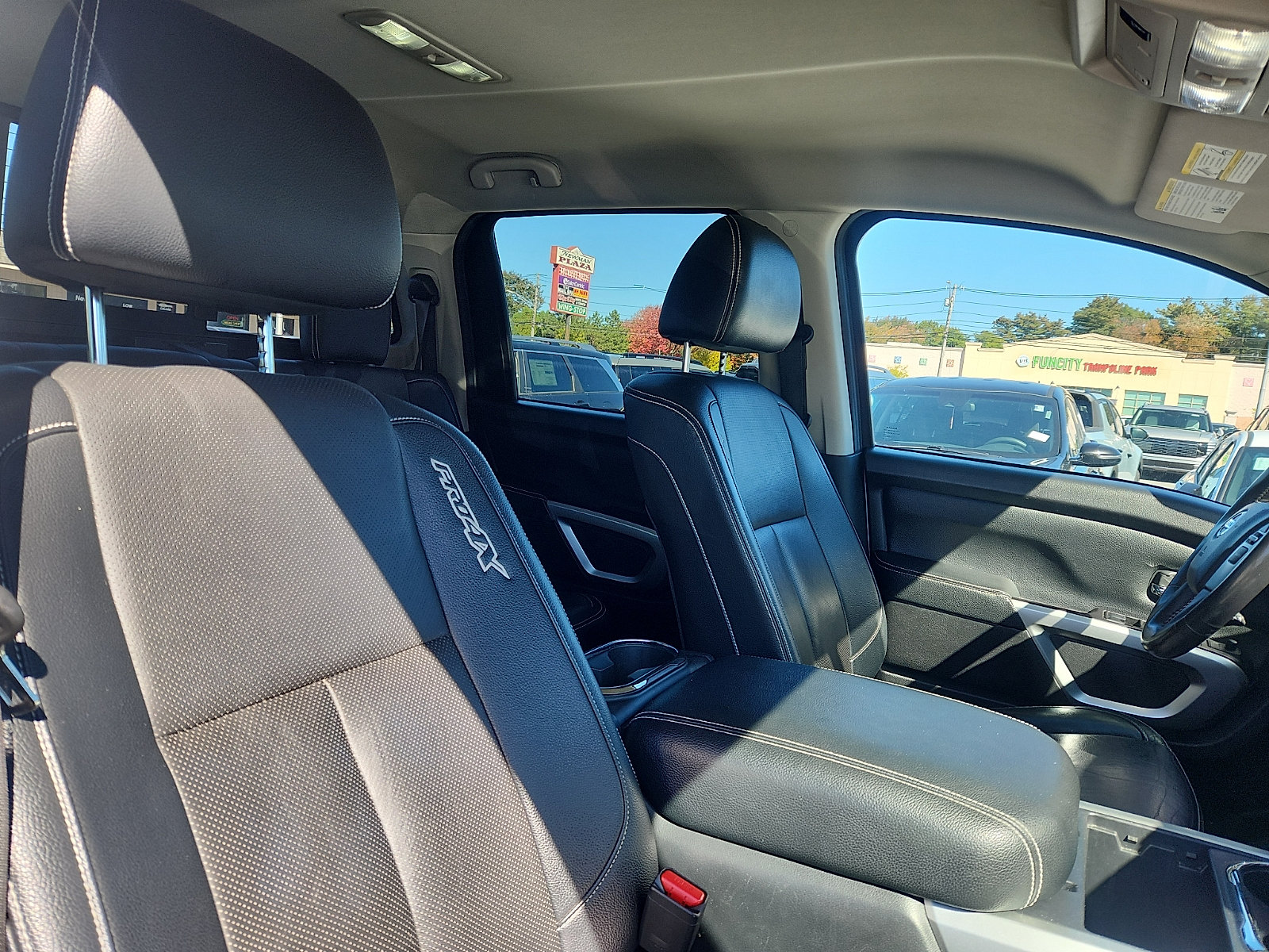 Used 2019 Nissan Titan PRO-4X w/ Pro-4x Convenience Package AWD/4WD image 31