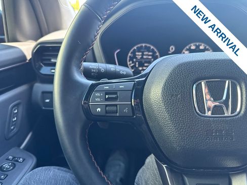 Used 2025 Honda Pilot TrailSport image 22