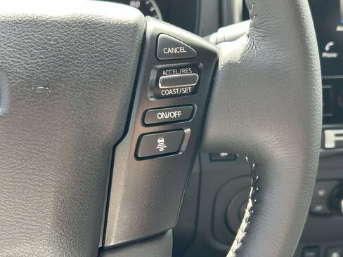 Used 2025 Nissan Frontier SV w/ SV Convenience Package RWD image 23