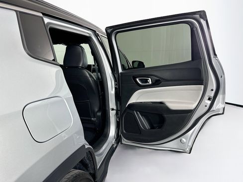 Used 2025 Jeep Compass Limited AWD/4WD image 29
