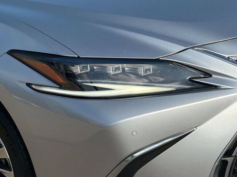 Used 2022 Lexus ES 300h Ultra Luxury w/ Accessory Package 2 FWD image 30