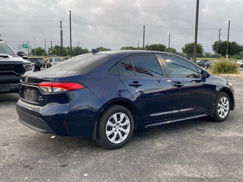 Used 2025 Toyota Corolla LE FWD image 5