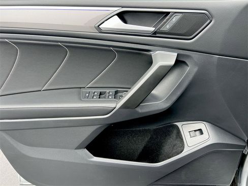 Used 2022 Volkswagen Tiguan SE R-Line image 19