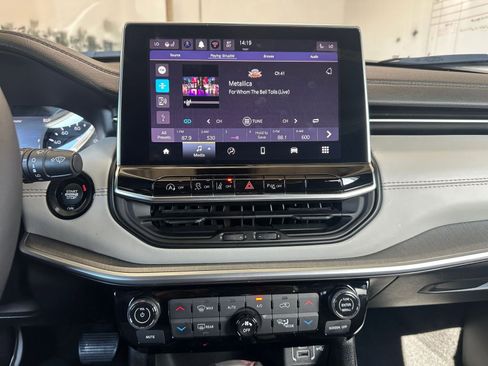 Used 2025 Jeep Compass Limited image 20