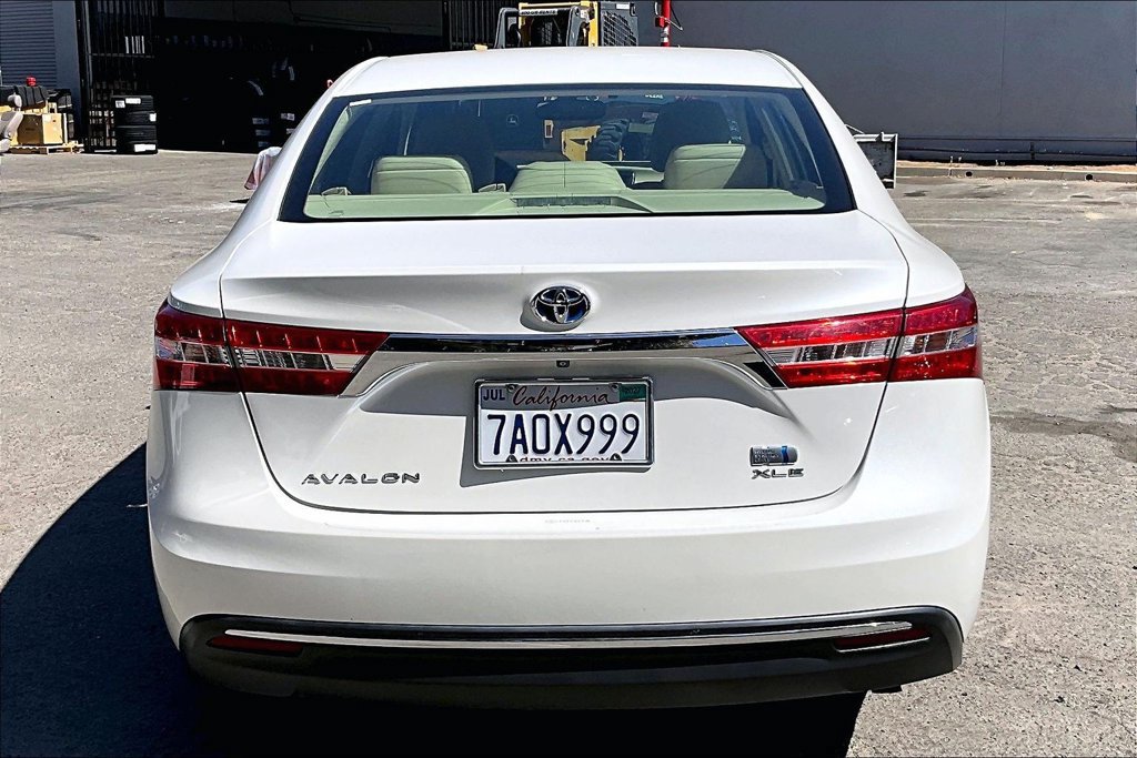 Used 2013 Toyota Avalon XLE Premium FWD image 5