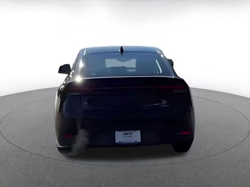 Used 2025 Toyota Prius LE image 2