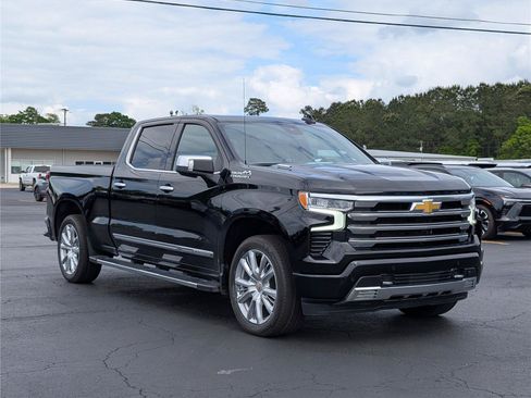 Used 2024 Chevrolet Silverado 1500 High Country w/ High Country Premium Package AWD/4WD image 8