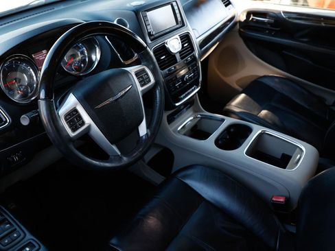 Used 2015 Chrysler Town & Country Limited Platinum w/ Trailer Tow Group image 4