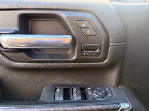 Used 2023 GMC Sierra 3500 Denali w/ Denali Black Diamond Edition image 17