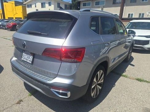Used 2023 Volkswagen Taos SE image 5
