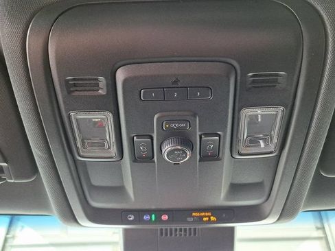 Used 2022 Chevrolet Tahoe LT w/ Luxury Package AWD/4WD image 19