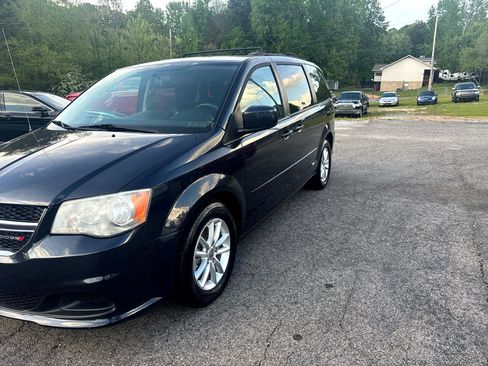 Used 2014 Dodge Grand Caravan SXT image 3