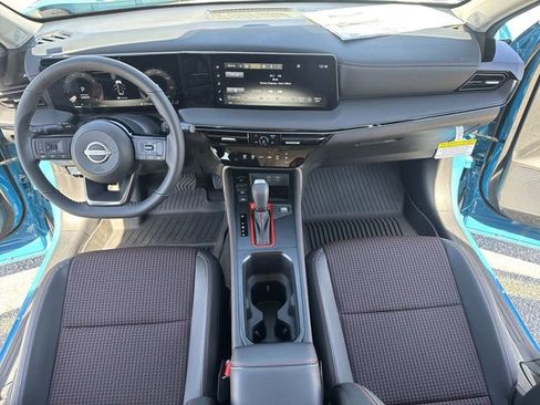 Used 2025 Nissan Kicks SR AWD/4WD image 9
