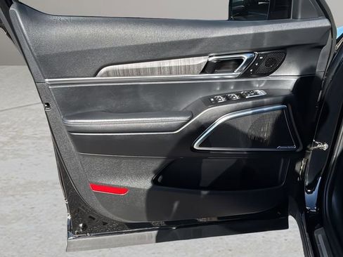 Used 2024 Kia Telluride SX Prestige w/ Towing Package image 16