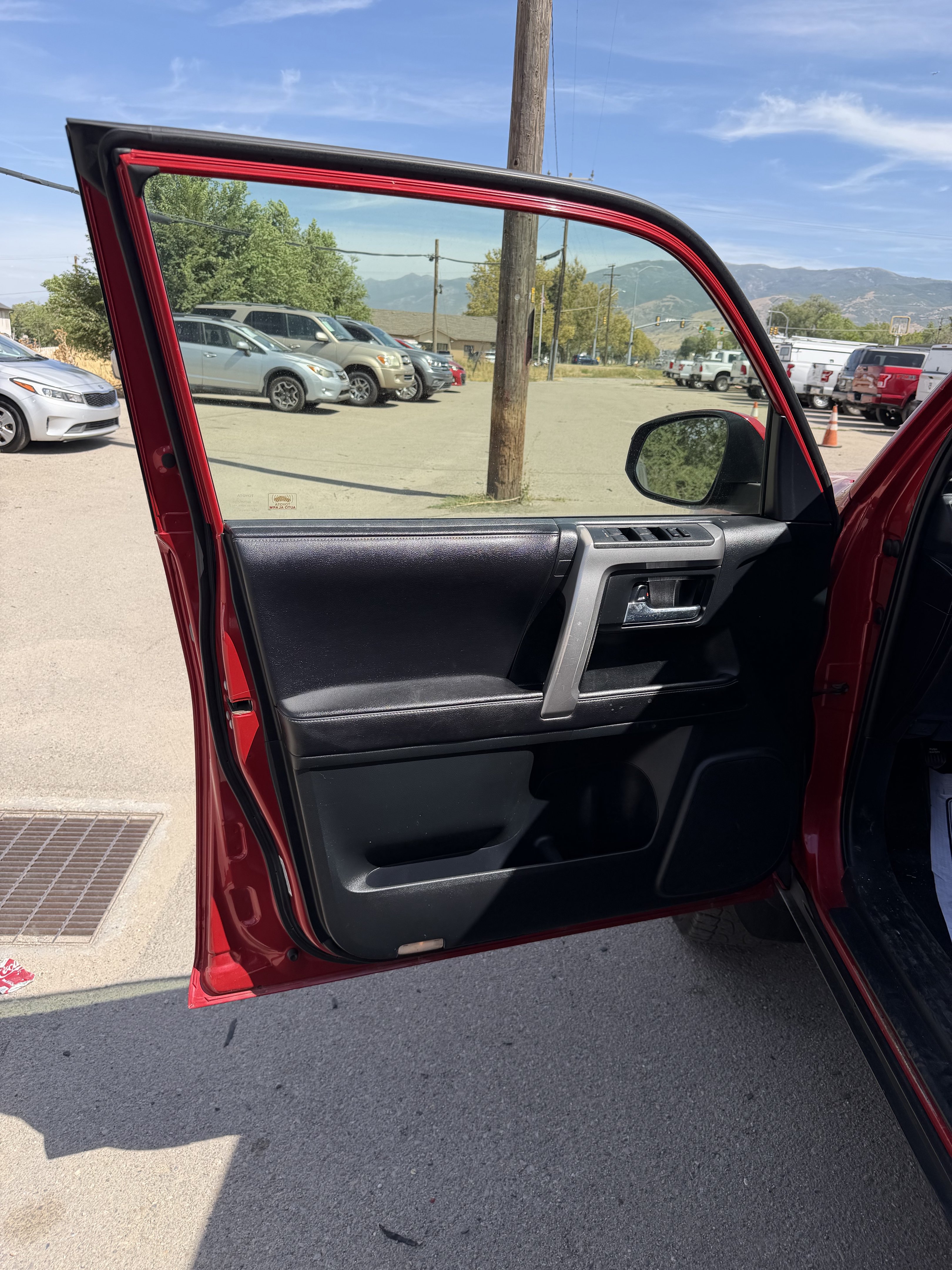 Used 2016 Toyota 4Runner SR5 AWD/4WD image 16