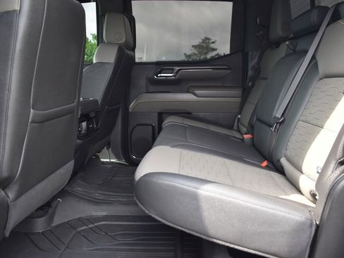 Used 2023 Chevrolet Silverado 1500 ZR2 AWD/4WD image 13