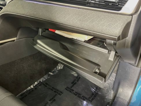 Used 2025 Toyota Camry XLE FWD image 35