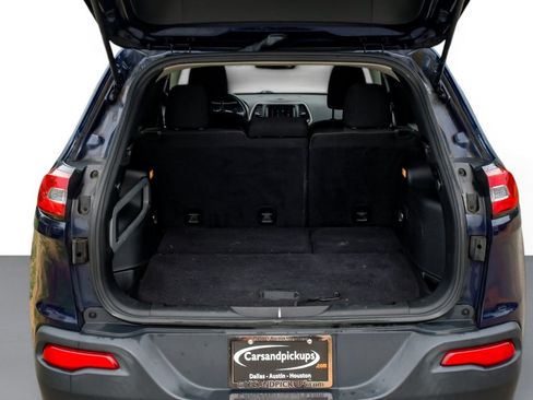 Used 2015 Jeep Cherokee Latitude w/ Cold Weather Group AWD/4WD image 58