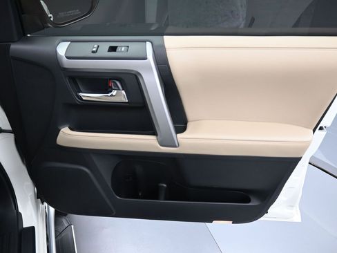 Used 2023 Toyota 4Runner Limited image 40