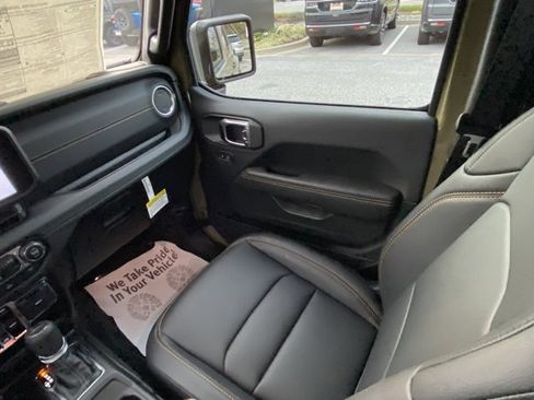 New 2025 Jeep Gladiator Sport image 25