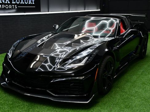 Used 2016 Chevrolet Corvette Z06 w/ 3LZ Preferred Equipment Group RWD image 2