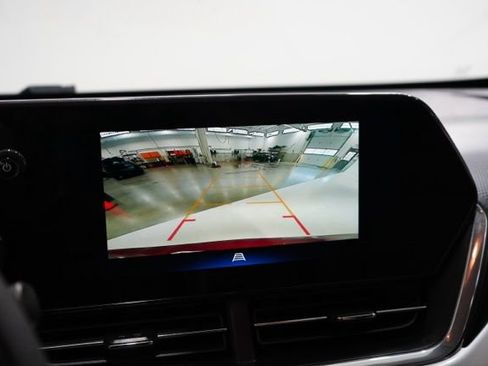 Used 2025 Chevrolet Trax LT FWD image 27