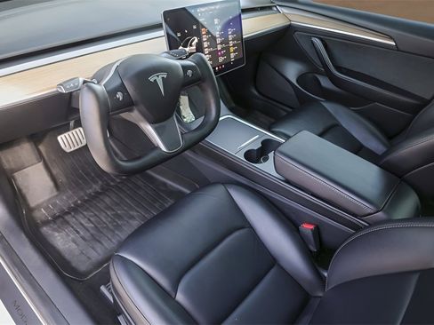 Used 2021 Tesla Model 3 Performance image 10