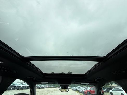 New 2026 Chevrolet Traverse LT w/ Sun and Wheel Package FWD image 23