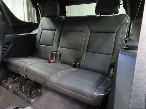 Used 2024 GMC Yukon SLT w/ SLT Luxury Package AWD/4WD image 16