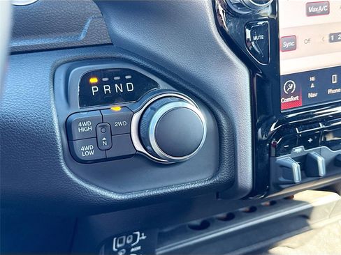 Used 2024 RAM 2500 Big Horn w/ Sport Appearance Package image 17