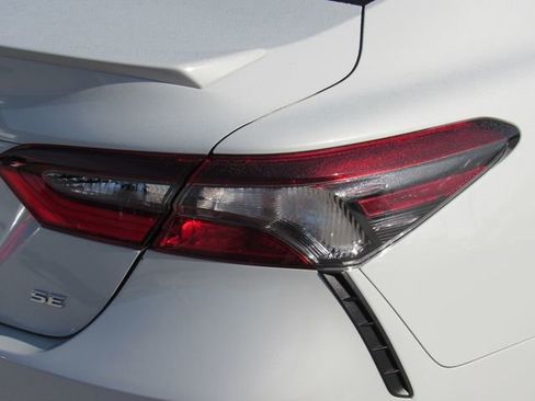 Used 2023 Toyota Camry SE FWD image 11