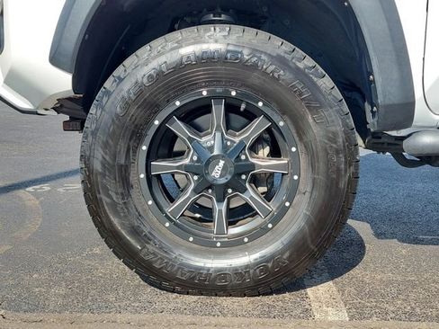 Used 2018 Toyota Tacoma TRD Off-Road image 23