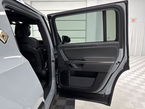 Used 2022 Rivian R1S Launch Edition image 19