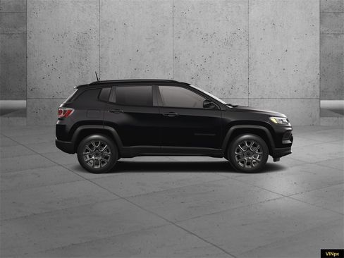 New 2026 Jeep Compass Latitude image 9
