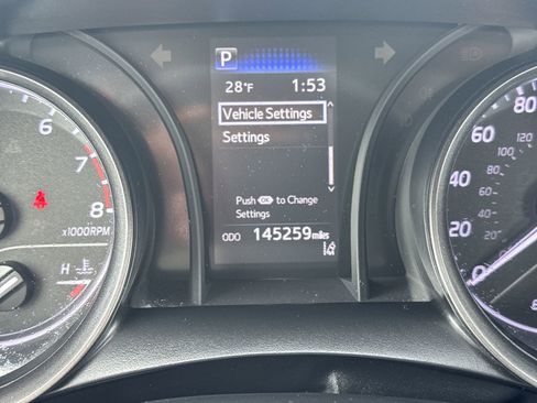 Used 2021 Toyota Camry SE image 12