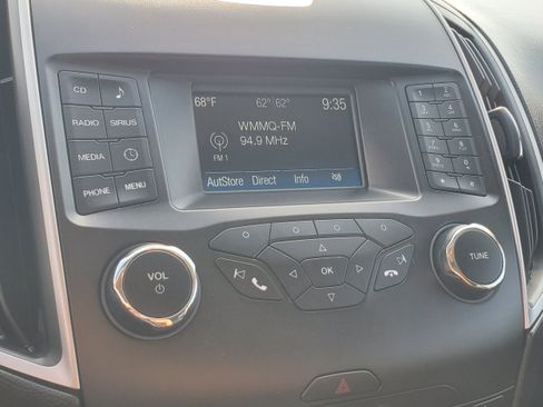 Used 2018 Ford Edge SEL FWD image 19