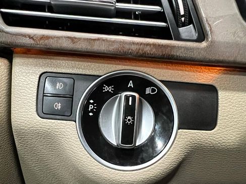 Used 2011 Mercedes-Benz E 350 4MATIC Wagon image 39