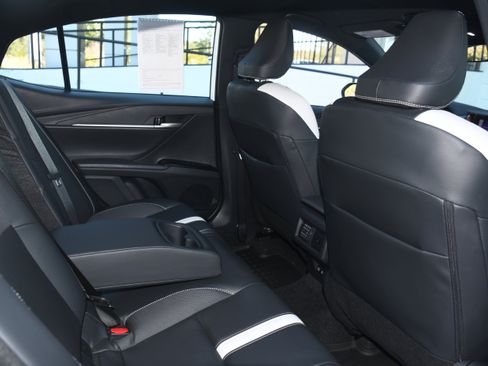 Certified 2025 Toyota Camry SE image 17