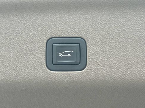 Used 2021 GMC Yukon Denali w/ Denali Ultimate Package AWD/4WD image 12