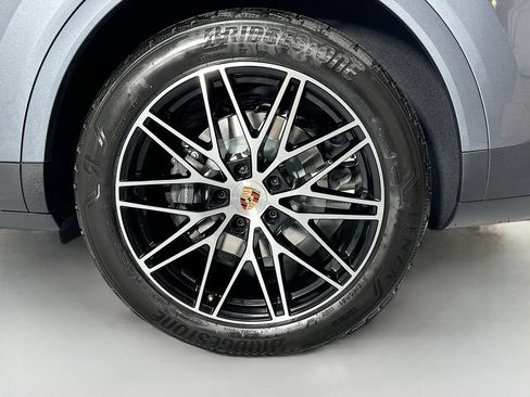 New 2026 Porsche Cayenne AWD/4WD image 33